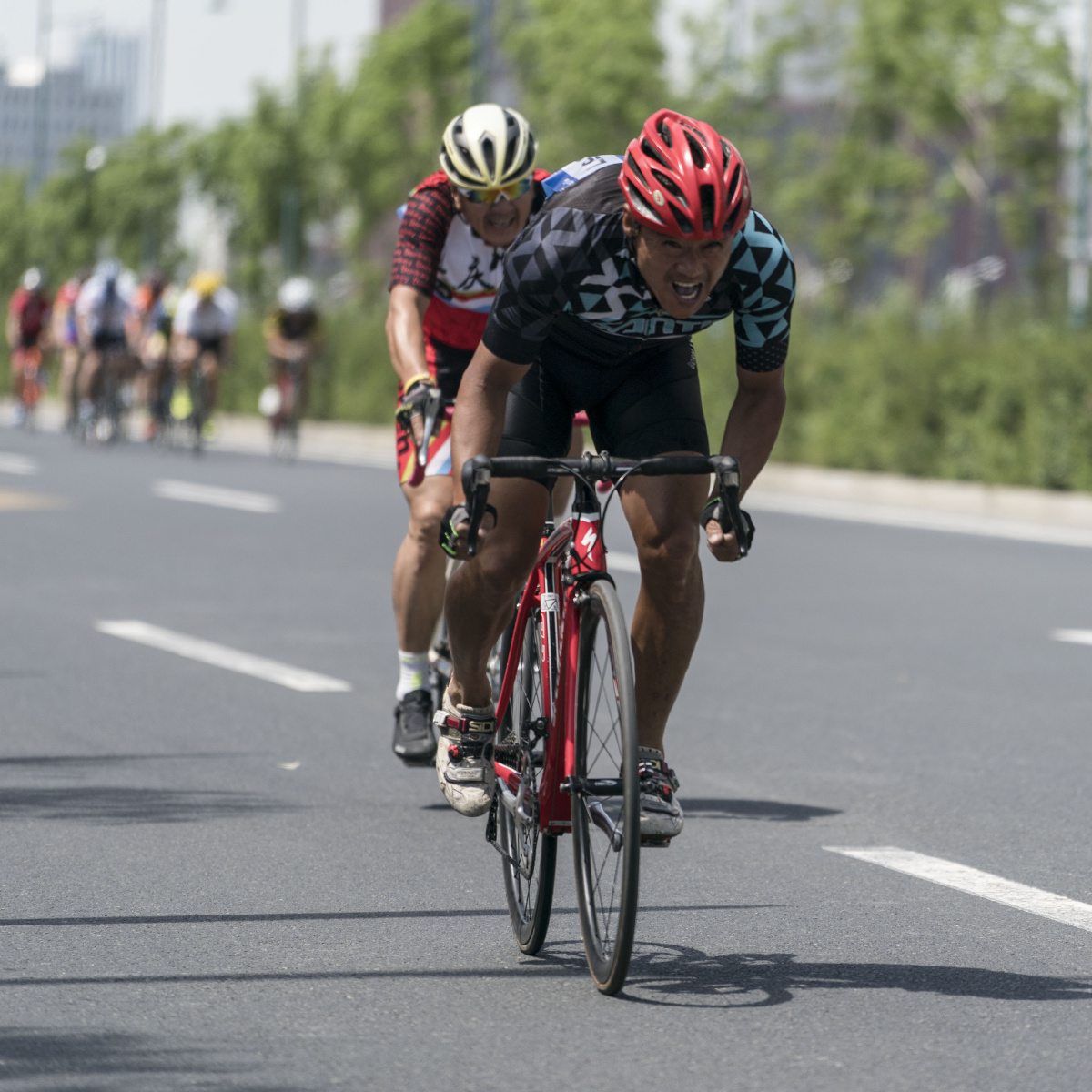 美国自行车代表团再创佳绩，速度冲刺刷新记录