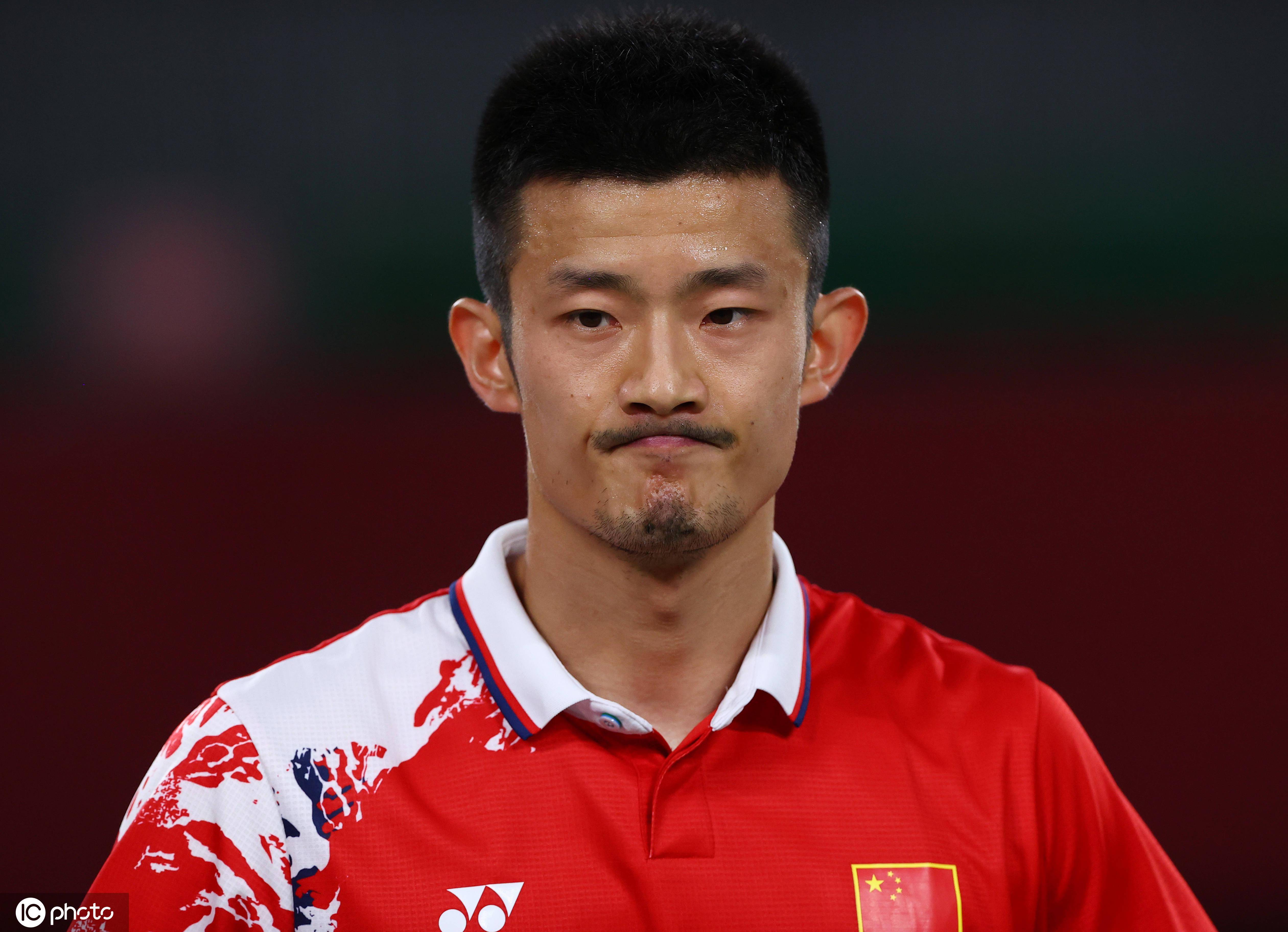 丹麦羽毛球队险胜马来西亚羽毛球队，谌龙完成帽子戏法