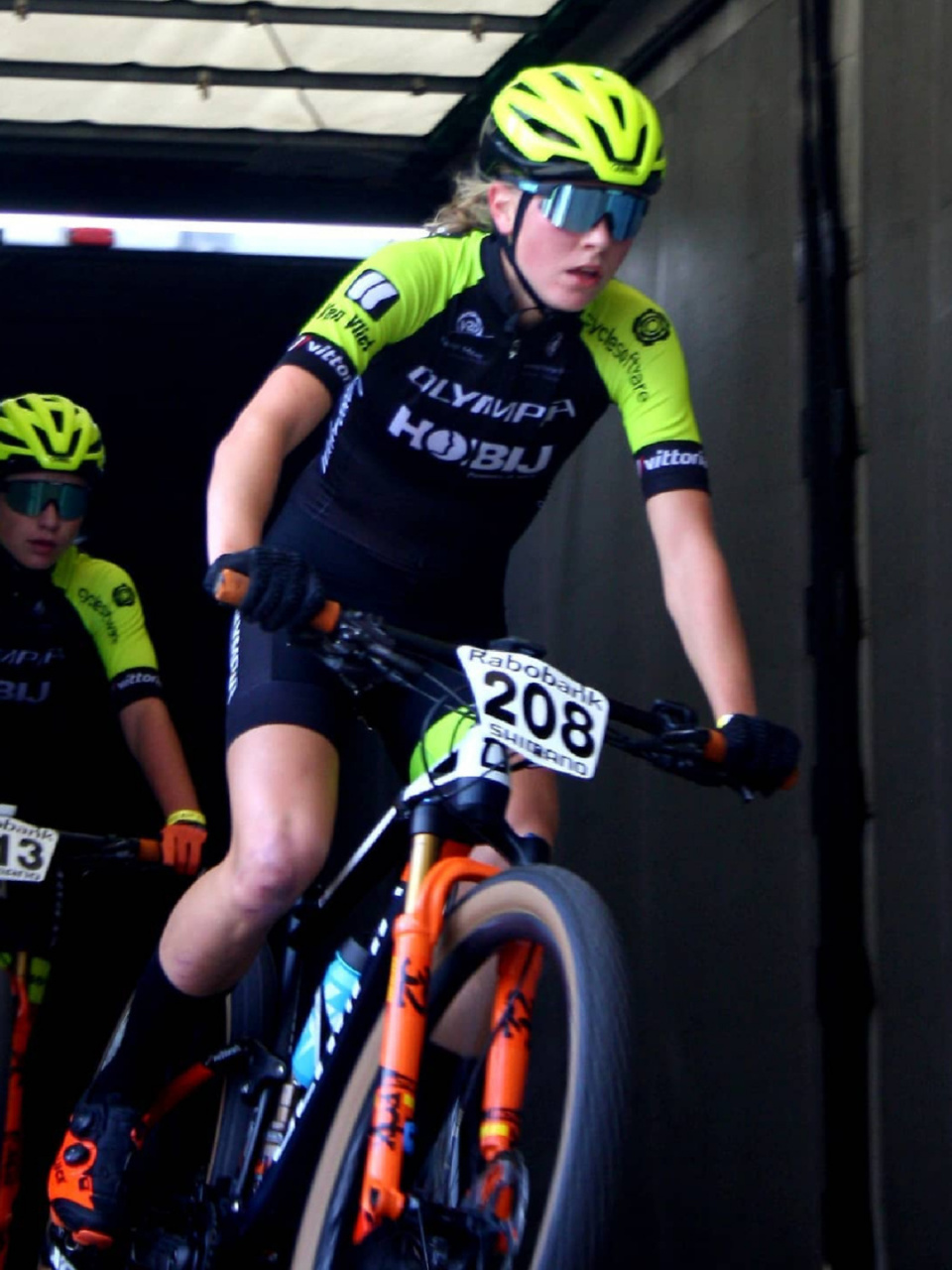 荷兰选手创纪录获得自行车金牌