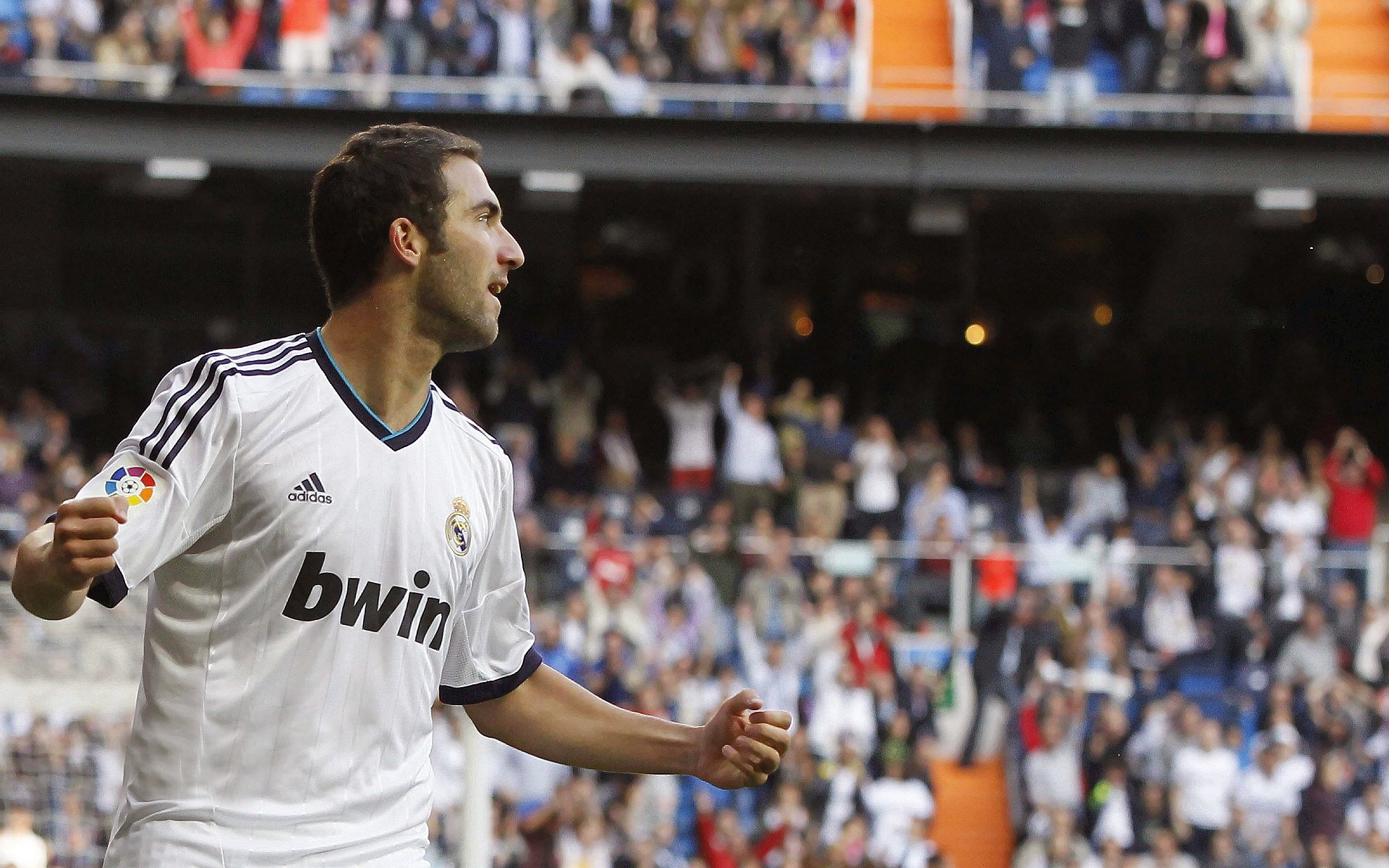 欧冠淘汰赛焦点战，巴萨正面击溃冰岛巨人，战术与意志的完美胜利