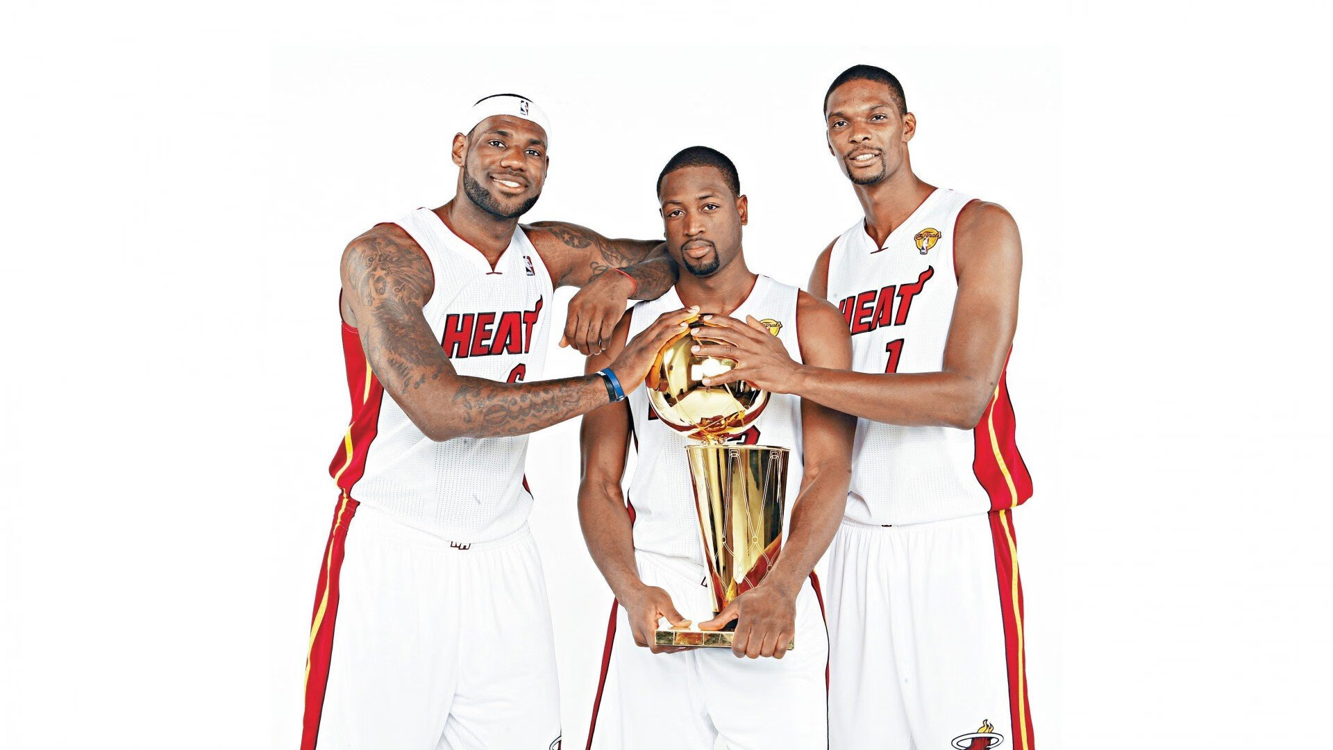 蓝黑风暴席卷伊斯坦布尔,莱奥攻防两端统治,国际米兰击溃曼城登顶欧洲之巅