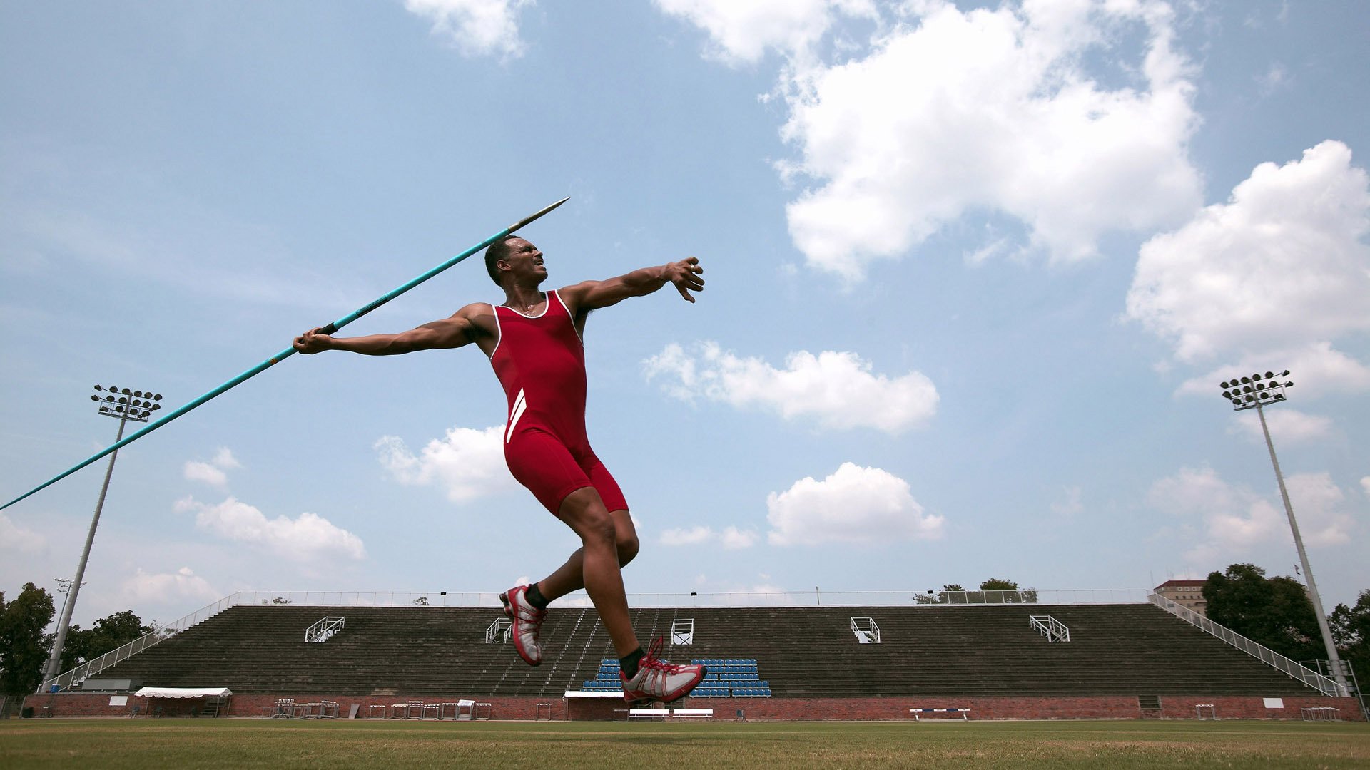加勒比海啸对决永恒之城，当洪都拉斯足球的野性遇上三笘薰的东方魔法
